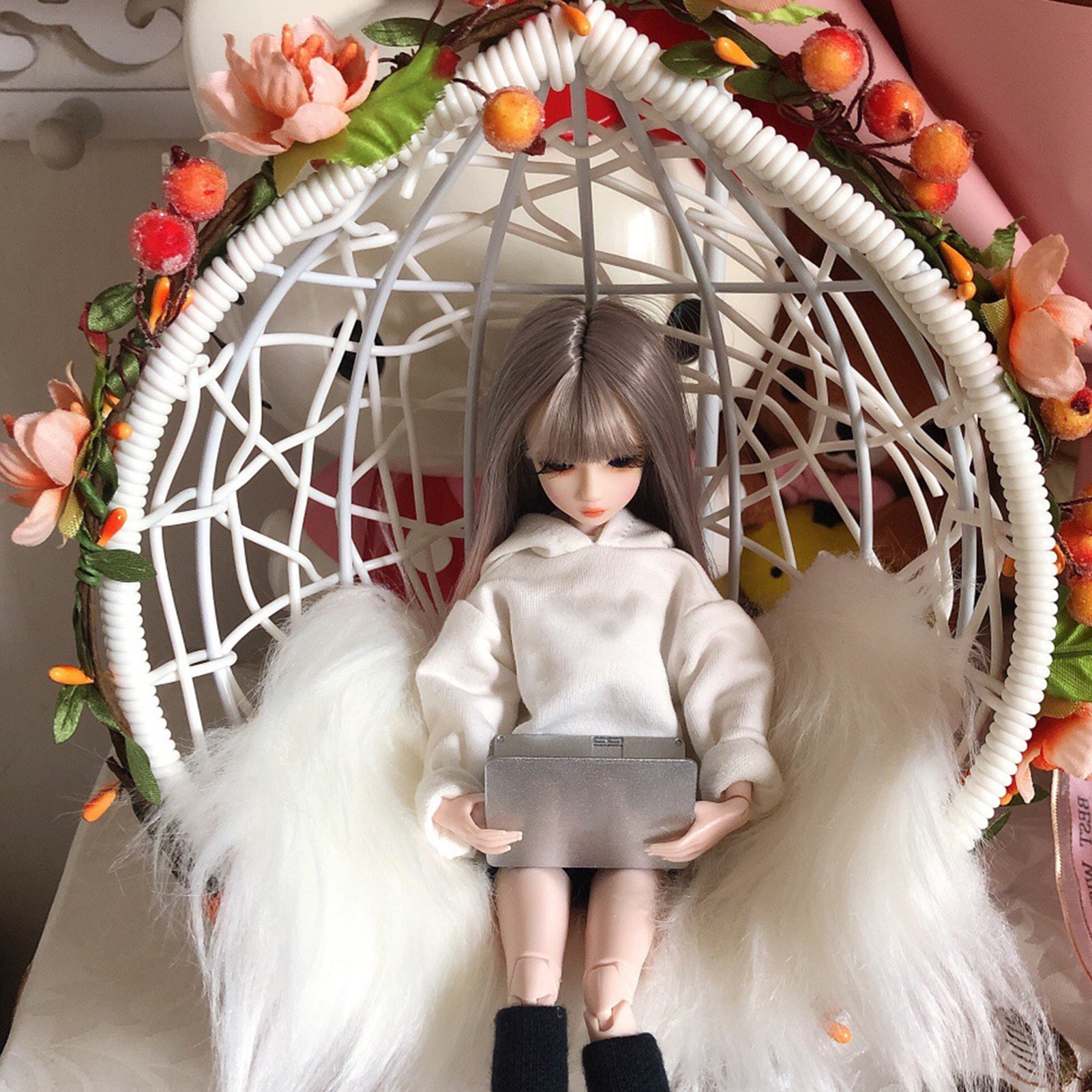White Knitted Metal Miniature Dollhouse Swing Chair E883