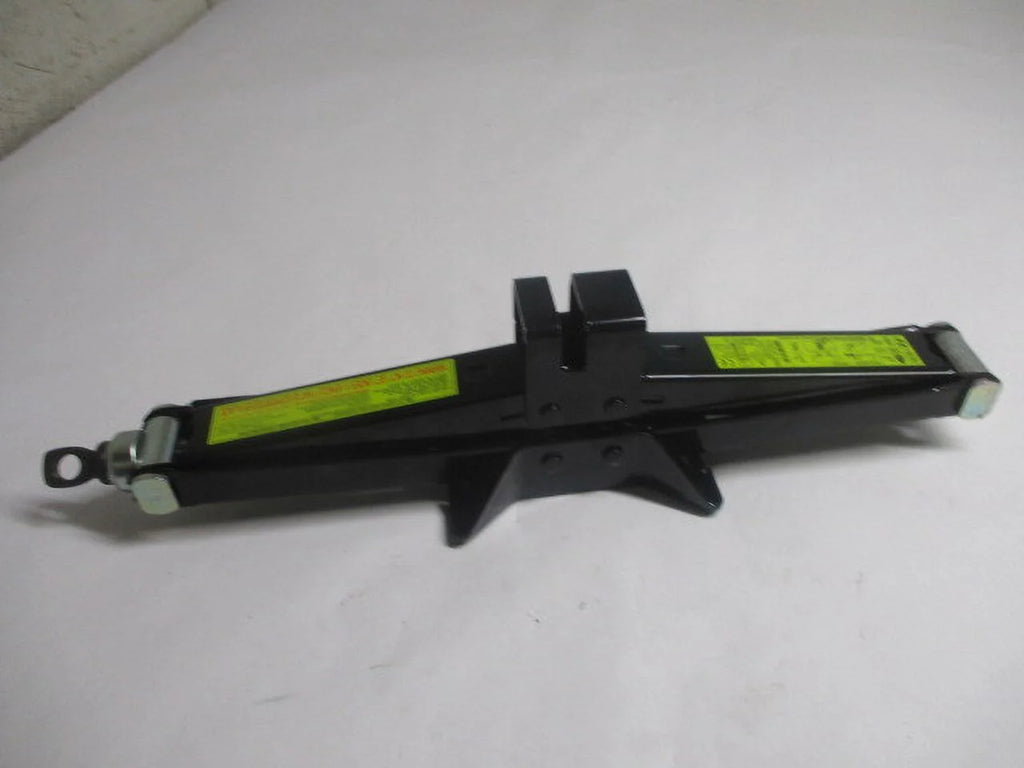 Pre-Owned 2020 Kia Sportage Wheel Tire Jack Assembly OEM A9339