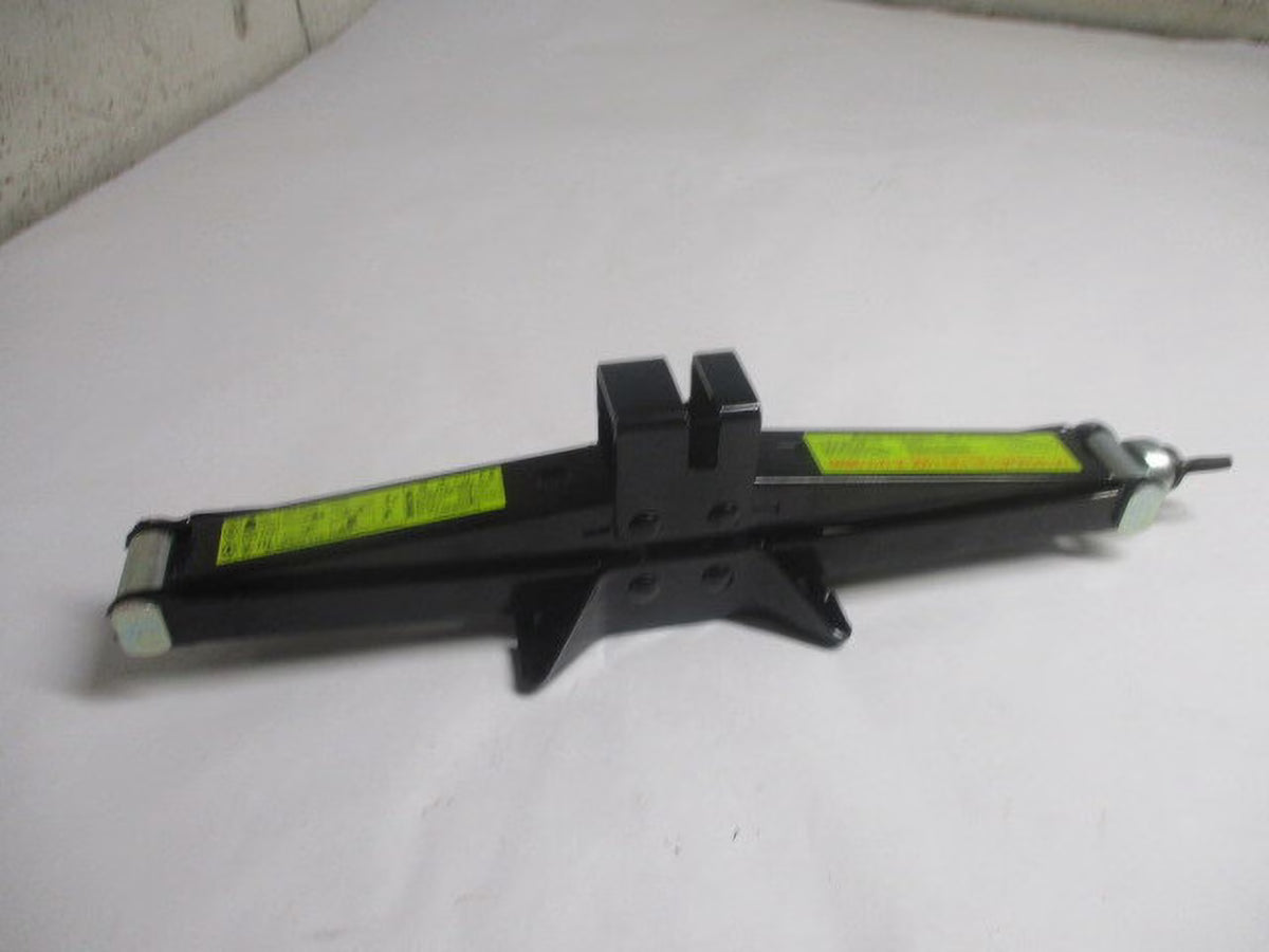 Pre-Owned 2020 Kia Sportage Wheel Tire Jack Assembly OEM A9339